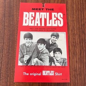 RARE- 1964 MEET THE BEATLES SIGNED SOUVENIR PHOTO CARDBOARD - RN15199